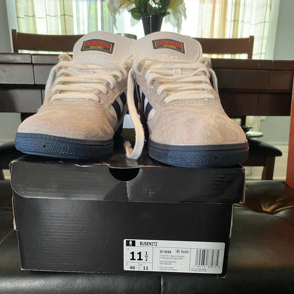 Adidas Busenitz men’s 11.5 very good condition no wholes tears